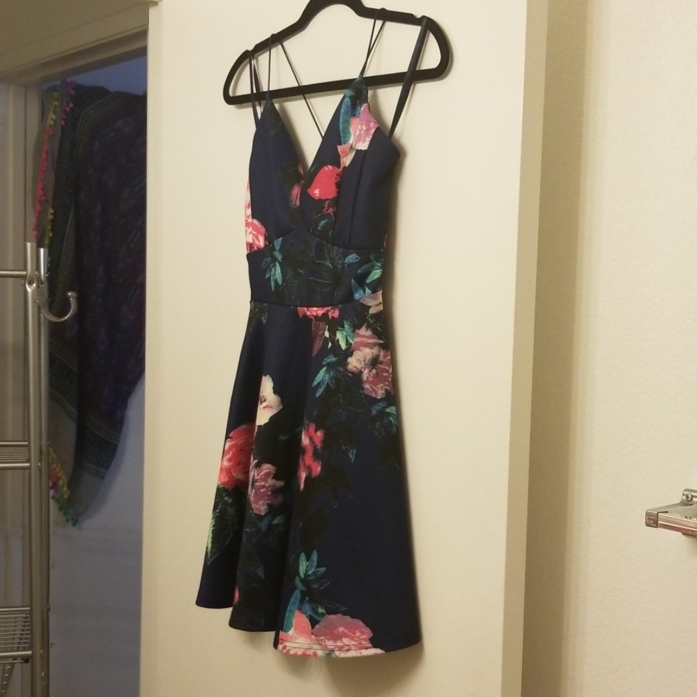 Skater length mini dress - Picture 2 of 6